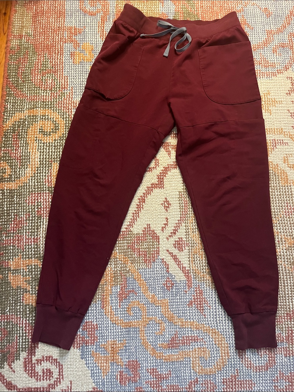 FIGS Zamora Jogger Scrub Pants Maroon Women’s Size Medium Medical Uniform